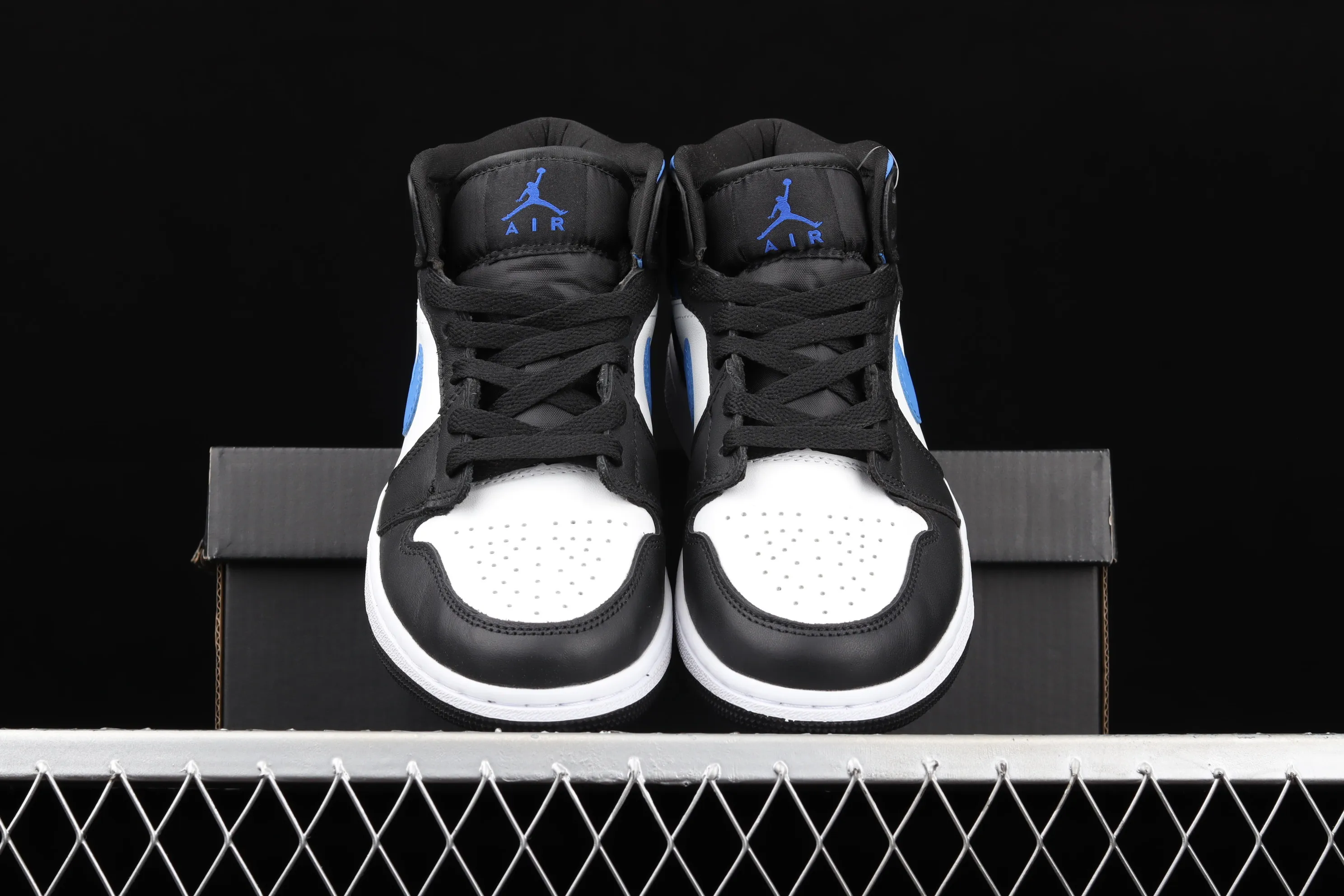 All categories Air Jordan Jordan series basketball shoes Air Jordan 1 Mid Air Jordan 1 Mid AJ1 Joe 1 black and white blue panda mid-top cultural basketball shoes 554725-140